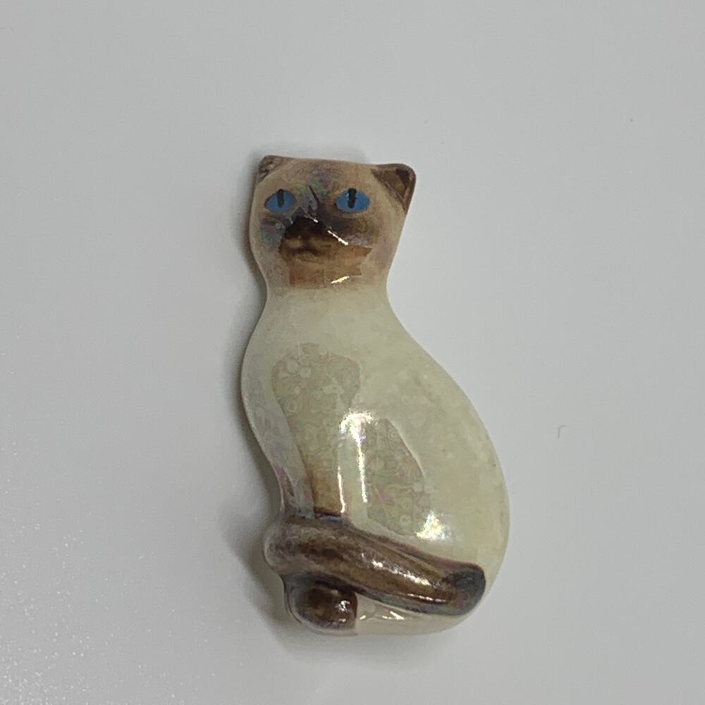 Vintage 1980s Avon Signed Porcelain Siamese Painted Cat Brooch Pin